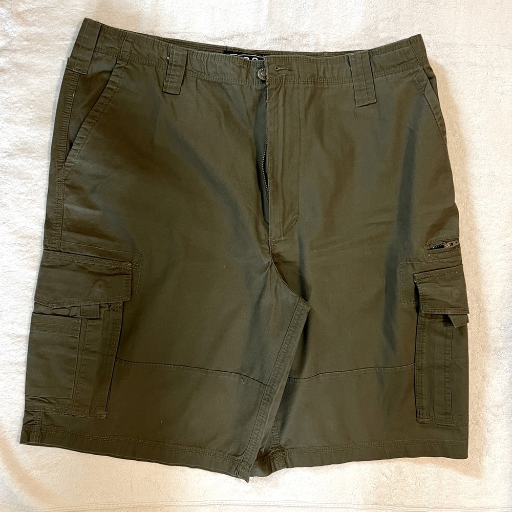 CSG (CHAMPS SPORTS GEAR) Shorts, Army Green, Size 38